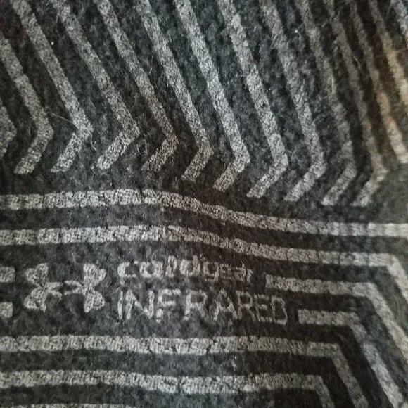 Under Armour Coldgear Infrared crew neck sweatshirt, Medium, Black, Front Pocket - Picture 2 of 9